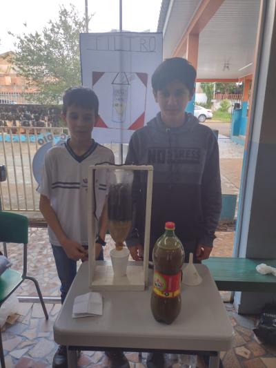 Escola LeocÃ¡dio JosÃ© Correia realizou a Feira de CiÃªncias com os Alunos do 5Âº ano